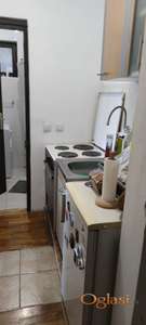 Dvosoban stan, Cara Lazara